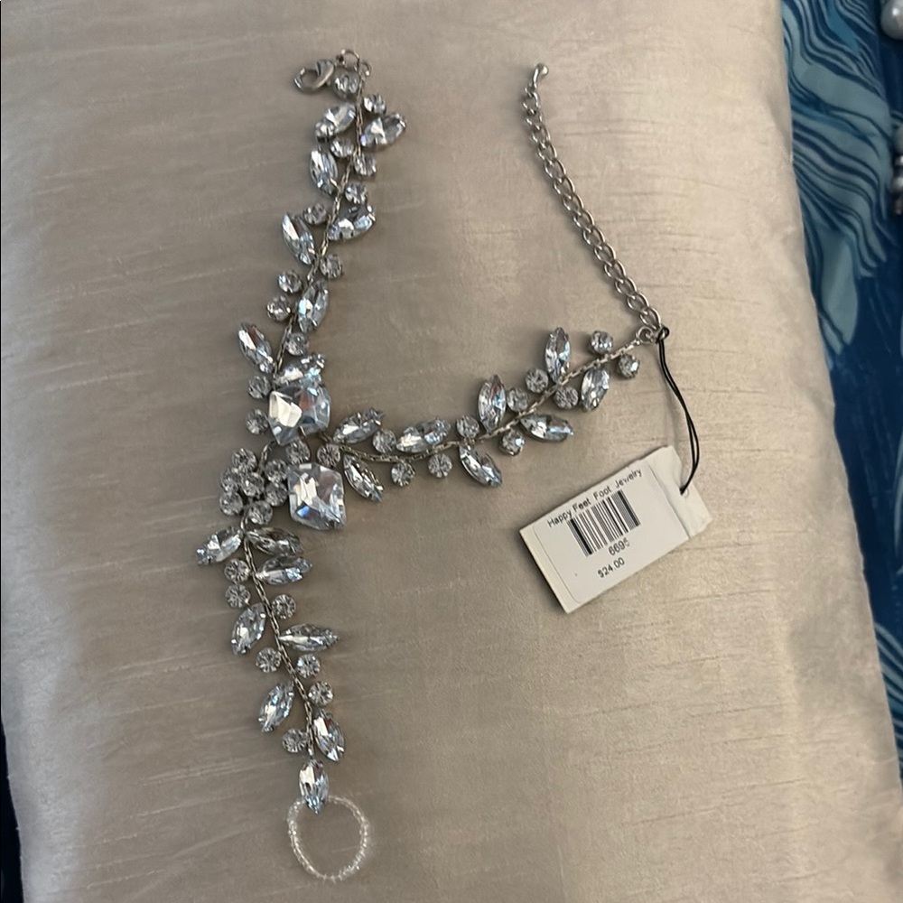 NWT Happy Feet Foot Jewelry